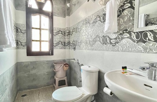 Shimla Apartment | Siesta Homestay 1BR - balcony in shimla