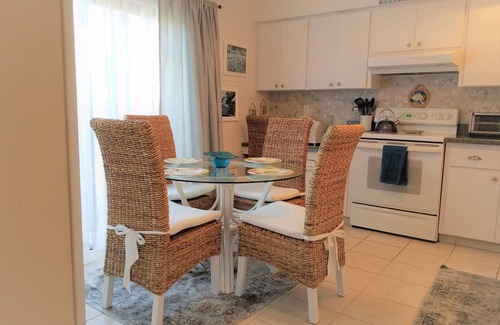 Siesta Key House | Siesta Key Townhome across from Pristine Sand & Blue Waters 2b/2b king queen