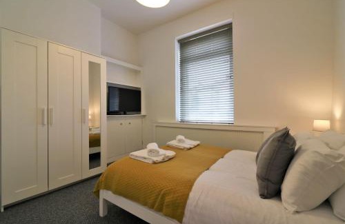 North Glasgow Apartment | Signature - Railway Cottage
