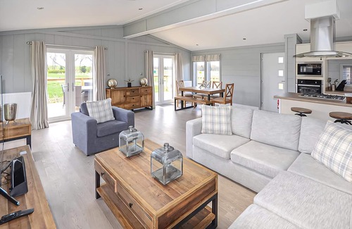 Newbury Ski Chalet | Signature Spa Six Pet