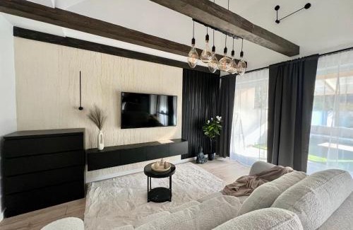 Latrany Villa | Silent Lake