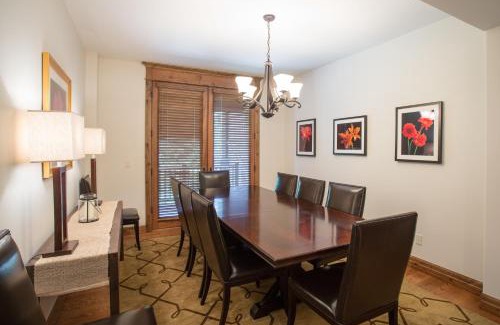 Salt Lake Mountain Resorts Hotel | Silver Aspen - Five Bedroom Loft Luxury Townhome Hotel Room