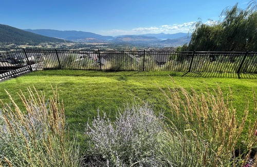 Foothills House | Silver Circle Suite. Large luxury suite, for that perfect getaway!