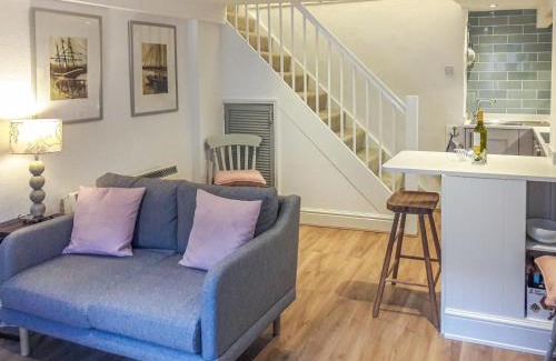 Dartmouth House | Silver Cottage