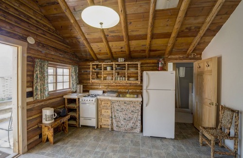 Silver Gate Cabin | Silver Gate Lodging