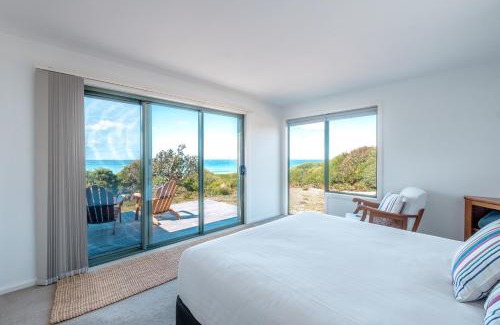 Bicheno House | Silver Moon at Half Moon