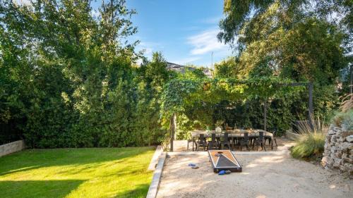 Silver Lake House | Silver Screen by AvantStay Luxe Backyard Escape
