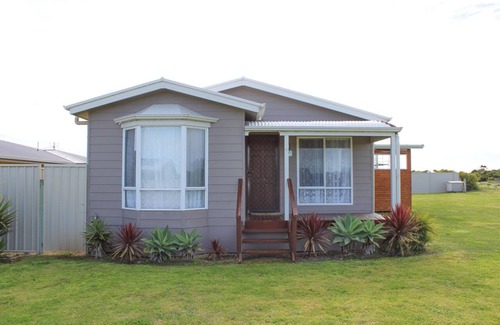 Waterhouse House | Silver Seas - Plenty of space for family fun! Backyard Cricket Delight!