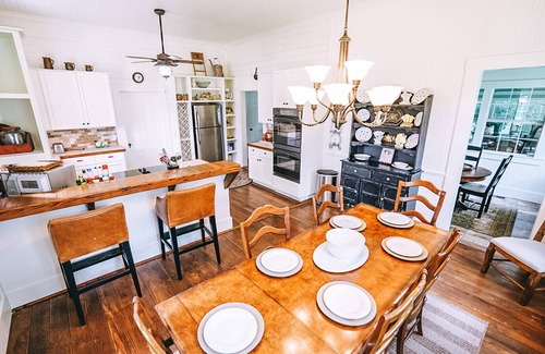 Fayetteville House | Silverspur at Round Top- Amazing restored 1800's Farmhouse on 40 acres w/a pool!