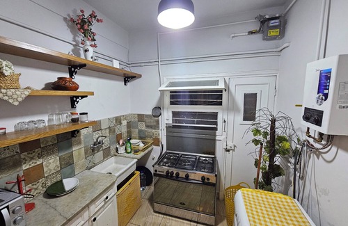 Bab Sharqi Apartment | Simple sea view (families only)