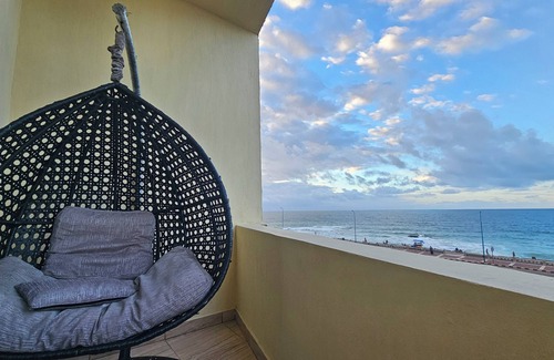 Bab Sharqi Apartment | Simple sea view (families only)