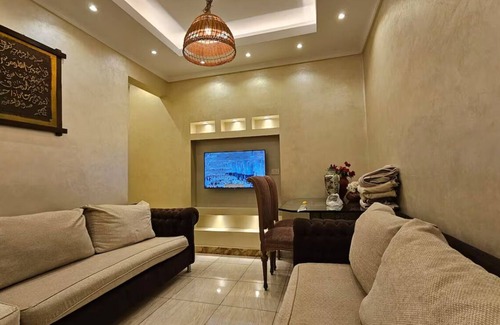 Bab Sharqi Apartment | Simple sea view (families only)