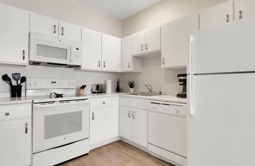 Far North Central Apartment | Simplicity At the Rim 1119 I Spacious 1 Bed 1 Bth