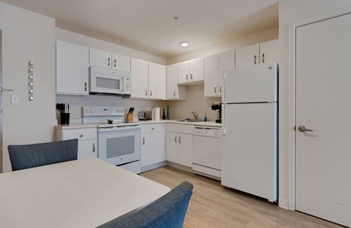 Far North Central Apartment | Simplicity At the Rim 1305 I Spacious 1 Bed 1 Bth