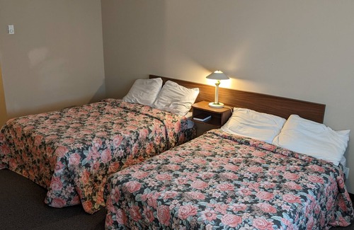 Masset Hotel | Singing Surf Inn & Pub