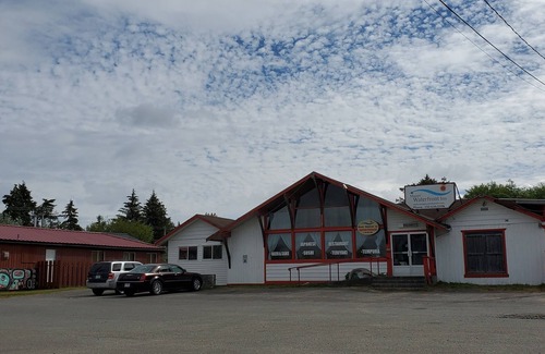 Masset Hotel | Singing Surf Inn & Pub