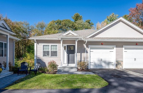 Auburn House | Single Level 2BR Townhouse with Private Garage in Auburn, MA - 4mi to Worcester