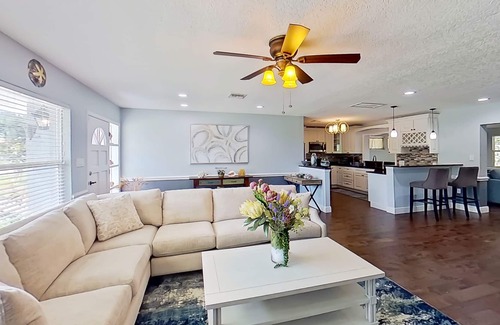 Harbor Bluffs House | Single-level home with enclosed yard, screened lanai, AC, & washer/dryer
