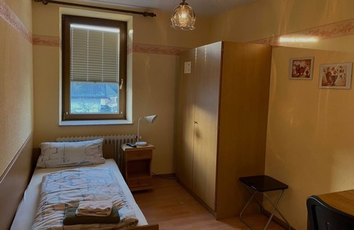 Morbach House | Single Room Shower/WC - Gasthaus "Zur Post"