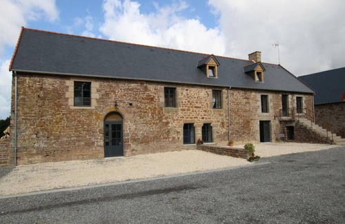 Saint-Pair-sur-Mer Cottage | Single-story house with private garden, near Granville
