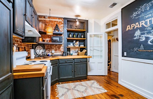 Auburn Apartment | Single Unit Loft/Apartment Sleeps 4- 1,300sq ft