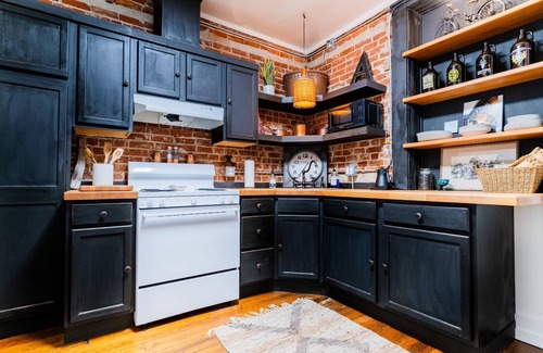 Auburn Apartment | Single Unit Loft/Apartment Sleeps 4- 1,300sq ft