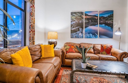 Auburn Apartment | Single Unit Loft/Apartment Sleeps 4- 1,300sq ft