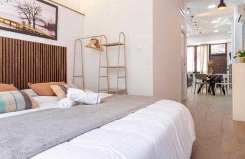 Nou Moles Apartment | SingularStays Olimpia