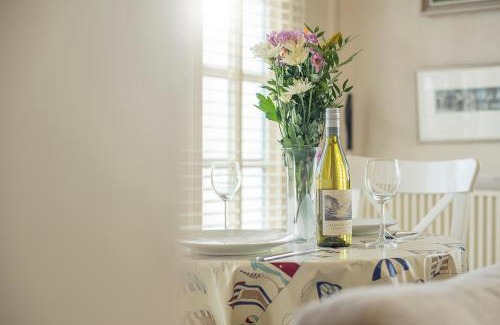 Little Haven House | Siop Yr Hen Gigydd