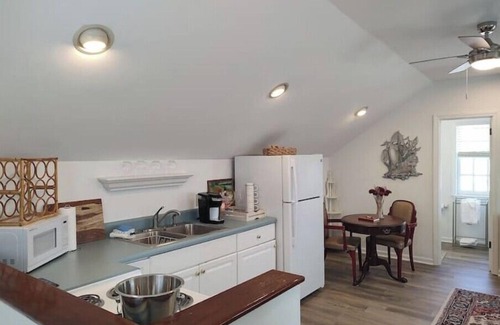 Historic Downtown Manteo House | Sir Walter Raleigh Hideaway GuestHouse w/Waterview