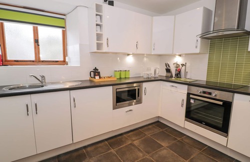 Talybont Cottage | SISIAL-Y-MOR, pet friendly, luxury holiday cottage in Talybont