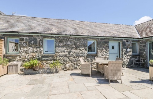 Talybont Cottage | SISIAL-Y-MOR, pet friendly, luxury holiday cottage in Talybont