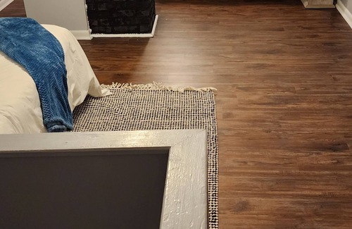 Newbury House | Sit back or jump in at our Restful Lake Getaway! Close to Restaurants and Parks!