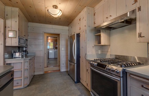 Tahoma House | Sittin' on the Dock - Lakefront - TLUXP