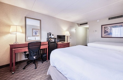 Southeast Calgary Hotel | Situated 7-minute drive from downtown Calgary, & 2 minutes from Stampede Park