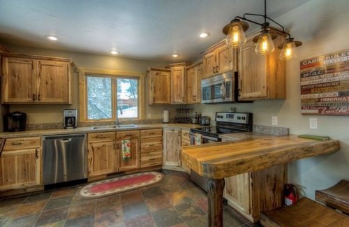 Lead Cabin | Sixteen Spoke Lodge