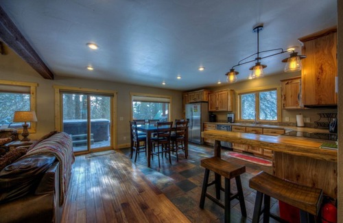 Lead Cabin | Sixteen Spoke Lodge