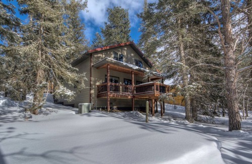 Lead Cabin | Sixteen Spoke Lodge