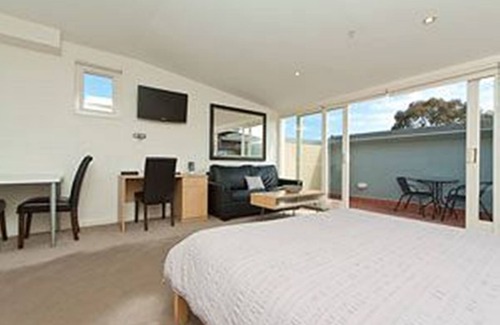 St Kilda Hotel | Sixty Two on Grey