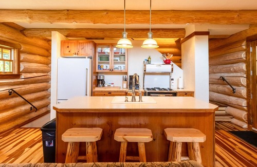 East Kootenay Ski Chalet | Ski In & Out Right from your Private Hot Tub