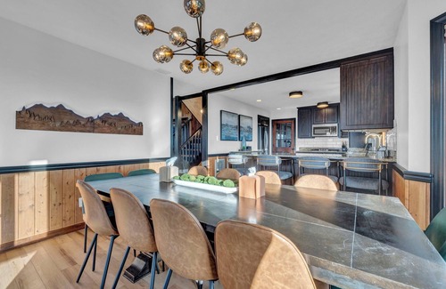 Banner Elk Ski Chalet | Ski In/Out Sauna Hot Tub Arcade Après Bar Views!