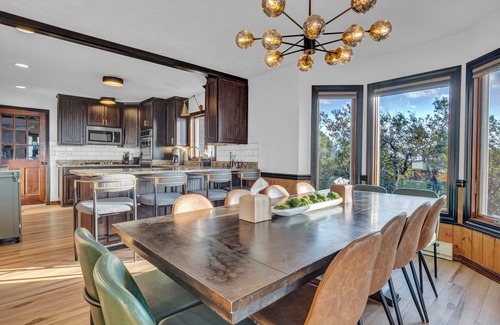 Banner Elk Ski Chalet | Ski In/Out Sauna Hot Tub Arcade Après Bar Views!