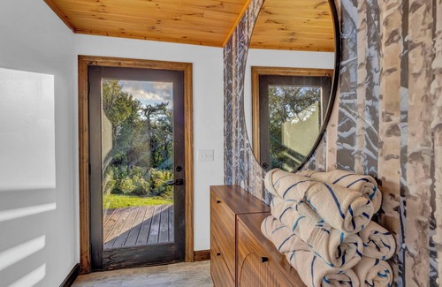 Banner Elk Ski Chalet | Ski In/Out Sauna Hot Tub Arcade Après Bar Views!