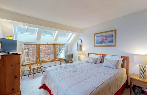 Central Vermont- Killington Condo | Ski-In/ski-out condo with mountain view, pools, hot tub & gym