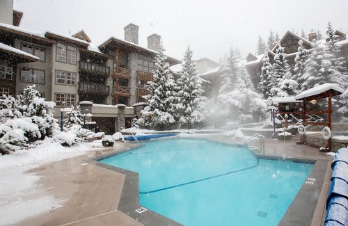 Upper Village Apartment | Ski-in/Ski-out | Cozy Studio with Hot Tub Access