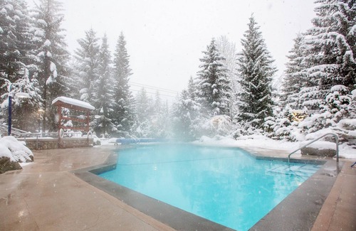 Upper Village Apartment | Ski-in/Ski-out | Cozy Studio with Hot Tub Access