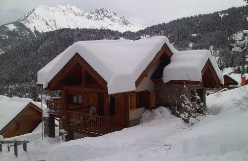 Oz Ski Chalet | Ski in Ski out direct on to piste individual chalet with fab views and free WIFI