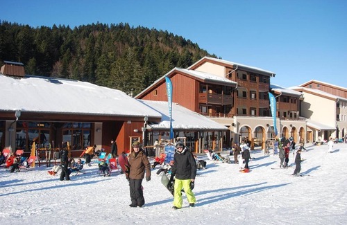 La Bresse Apartment | Ski-in/ski-out & foot of the slopes, swimming pool, parking, tv, 41-45m², La Bresse
