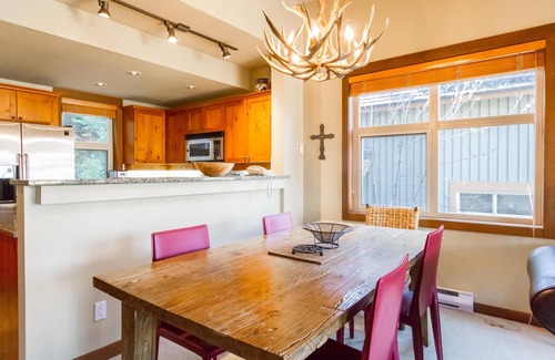 Blackcomb House | Ski in Ski out Minutes From Village, Private Hot Tub Sleeps 6 Free Shuttle