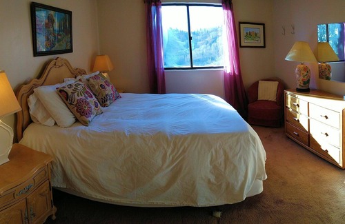 Powder Mountain Condo | Ski-in ski-out Powder Mountain condo 2 bedroom. 2 baths. Fireplace.